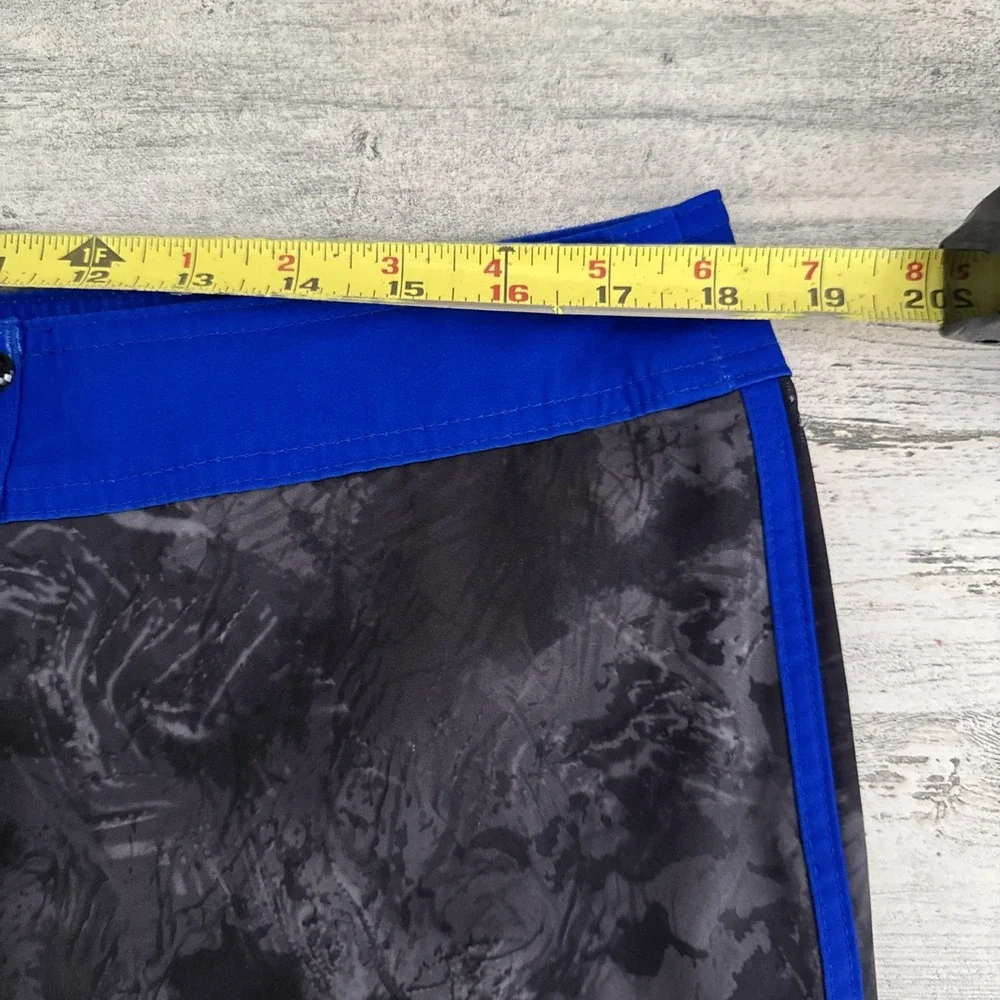 Huk Board Shorts Mens 36 Gray Blue Camo Swim Trunks Outdoor Fishing 9.5